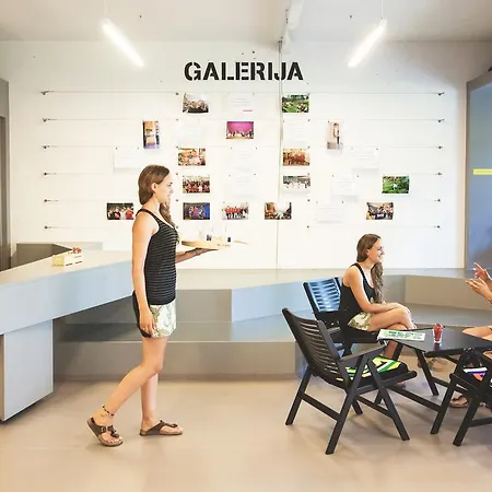 Hostel Youth Proteus Postojna